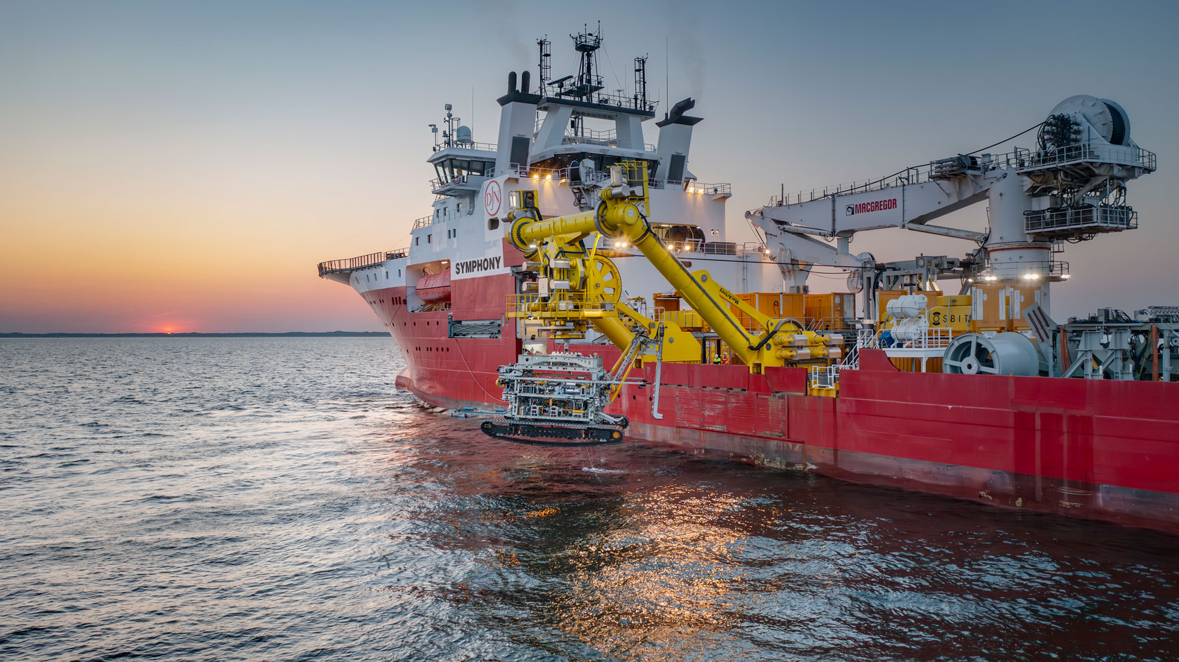 Jan De Nul Group extends contract with Castor Marine for full fleet Hybrid LEO and GEO Connectivity
